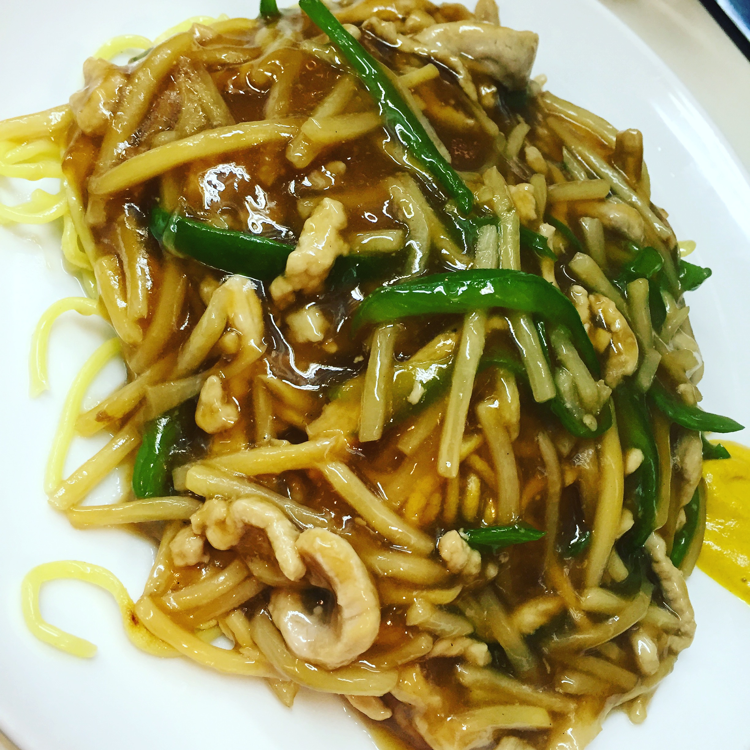 一度食べたら癖になるルースー焼きそば